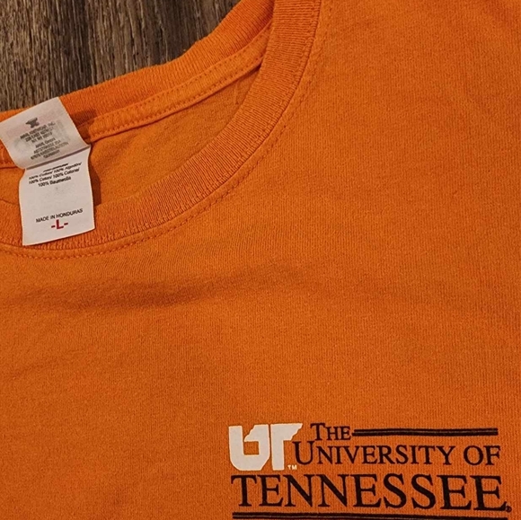 Vintage University of Tennessee Athletics T-shirt - Picture 2 of 3